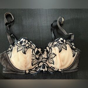 Victoria's Secret Black and Tan Floral Lace Bra